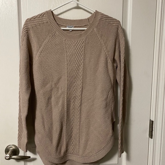 Long sleeve knit shirt